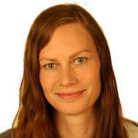 Portrettbilde av kvinne med langt hår. Foto - Klikk for stort bilde